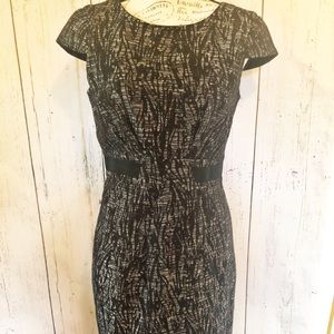 Short sleeve dress by Taylor